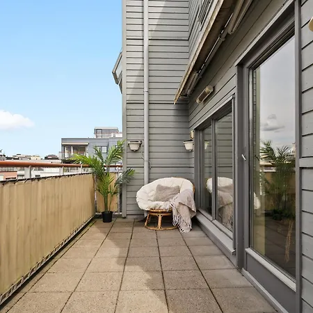 Penthouse 3-story With 2 Terraces & Balcony *