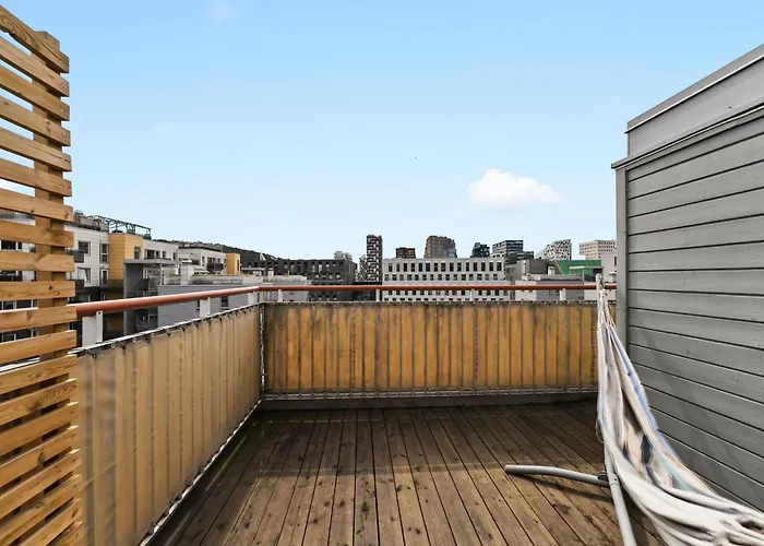 Penthouse 3-story With 2 Terraces & Balcony *