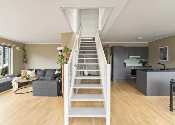 Penthouse 3-story With 2 Terraces & Balcony Apartment *