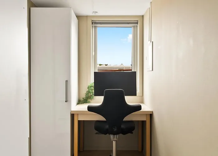 Penthouse 3-story With 2 Terraces & Balcony *