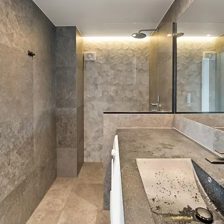 Penthouse 3-story With 2 Terraces & Balcony