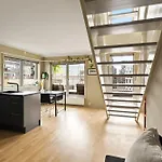 Daire Penthouse 3-story With 2 Terraces & Balcony *