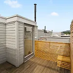 Penthouse 3-story With 2 Terraces & Balcony