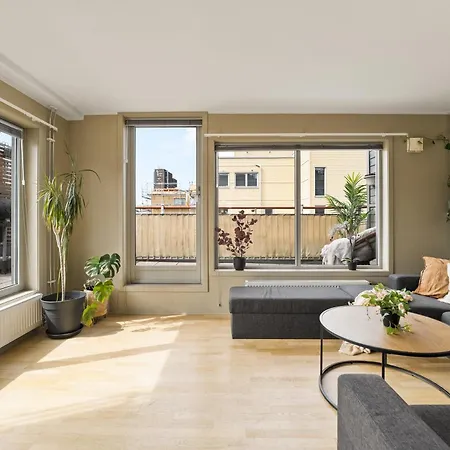 Apartment Penthouse 3-story With 2 Terraces & Balcony